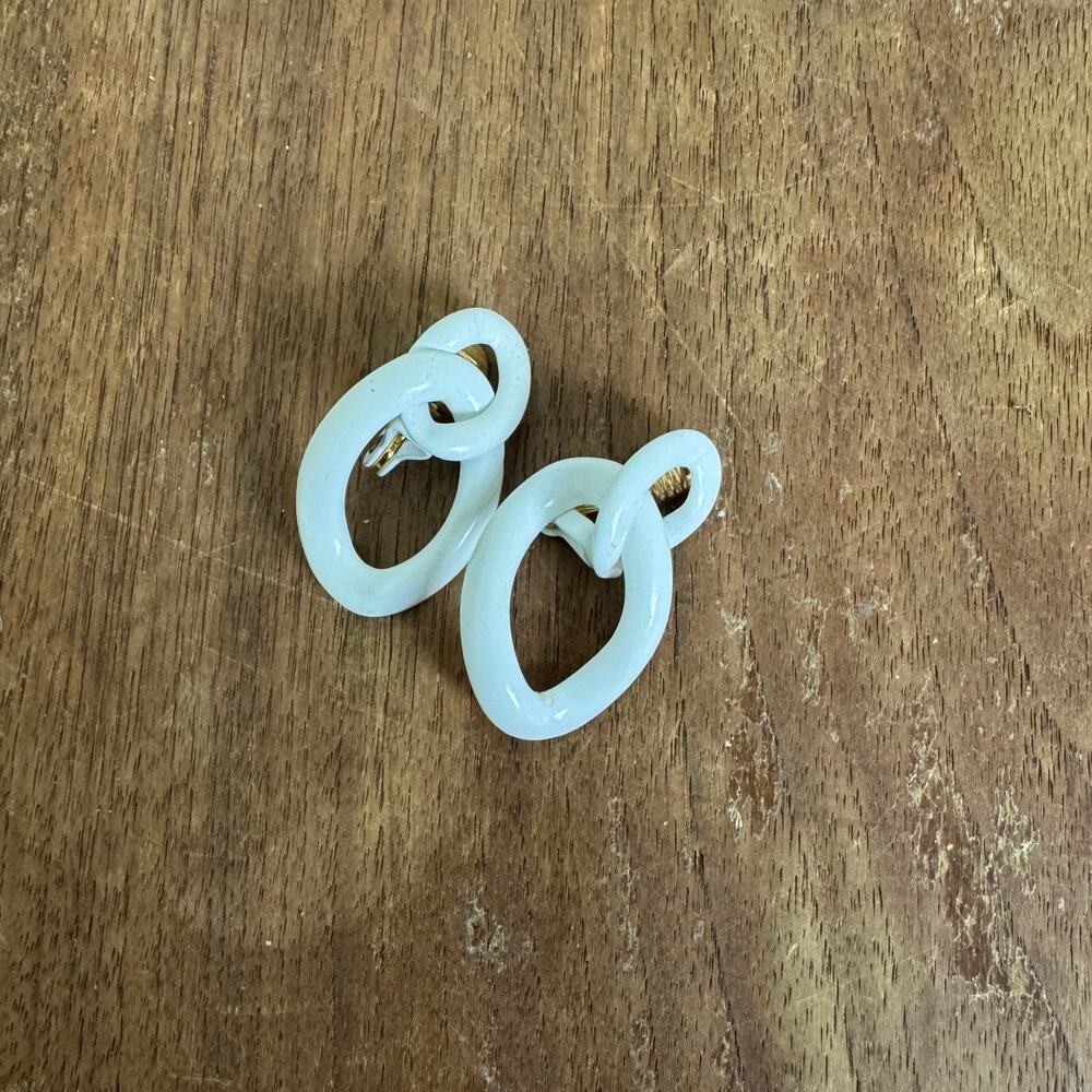 Monet Vintage White Metal‎ Interlocking Chain Link Clip On Earrings
